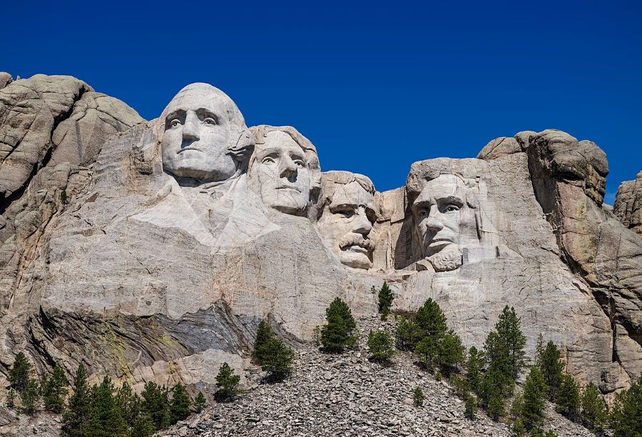 Mount Rushmor chính là Khu tưởng niệm Quốc gia nằm trên núi Rushmore