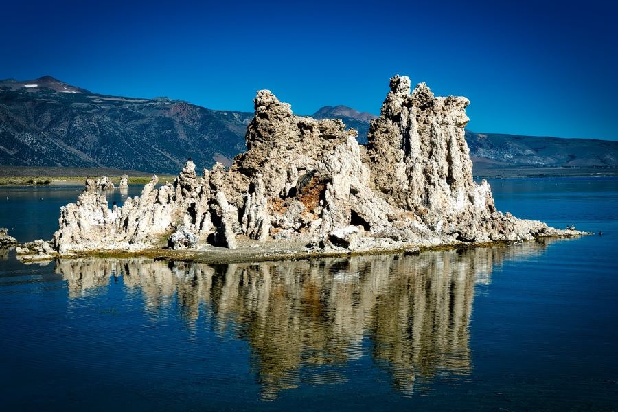 Hồ Mono với những tháp đá ngưng thôi thạch tuyệt đẹp